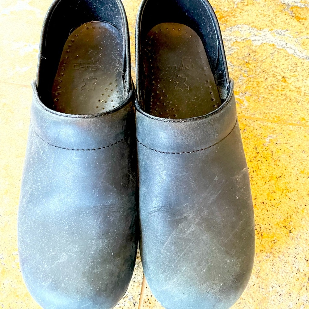 Black size 39 leather Dansko shoes